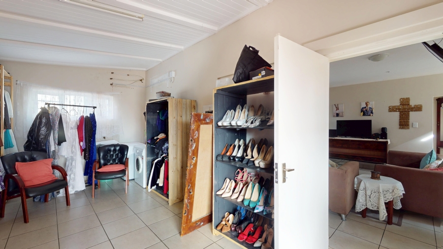 3 Bedroom Property for Sale in Uitsig Western Cape